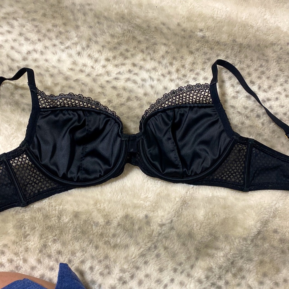 Victorias Secret plunge bra - Picture 2 of 3